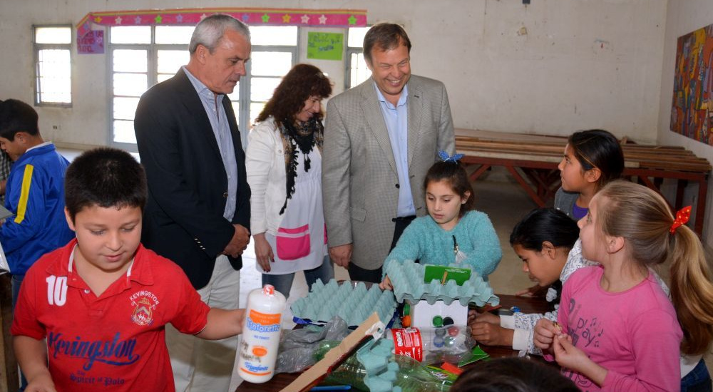 Cascallares visitó jardín de infantes y escuela de Solano